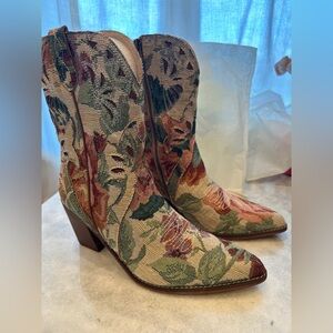 Floral Patterned Heeled Boots